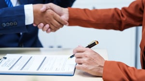 a-businessman-desk-in-a-sales-office_1920x1080