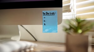 blue-sticky-note-with-to-do-list-on-computer_1920x1080