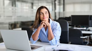 business-woman-working-in-office_1920x1080