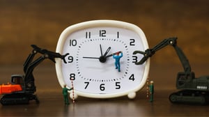 miniature-people-the-team-is-working on time_1920x1080