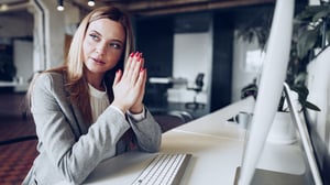 portrait-of-a-young-smart-businesswoman_1920x1080