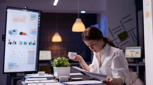 workaholic-businesswoman_1920x1080