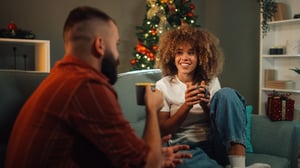 young-couple-relaxing_1920x1080