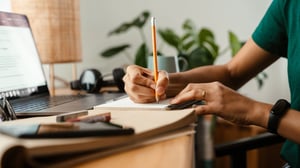 young-woman-using-laptop_1920x1080