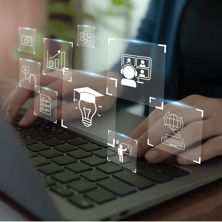 Konzept der E-Learning-Technologie. Online-Bildung, Webinar, Online-Kurse. KI und maschinelles Lernen verbessern das personalisierte Lernen. Digitale Schulungen iStock-1484316996 1