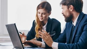 business-man-and-woman-talking_1920x1080