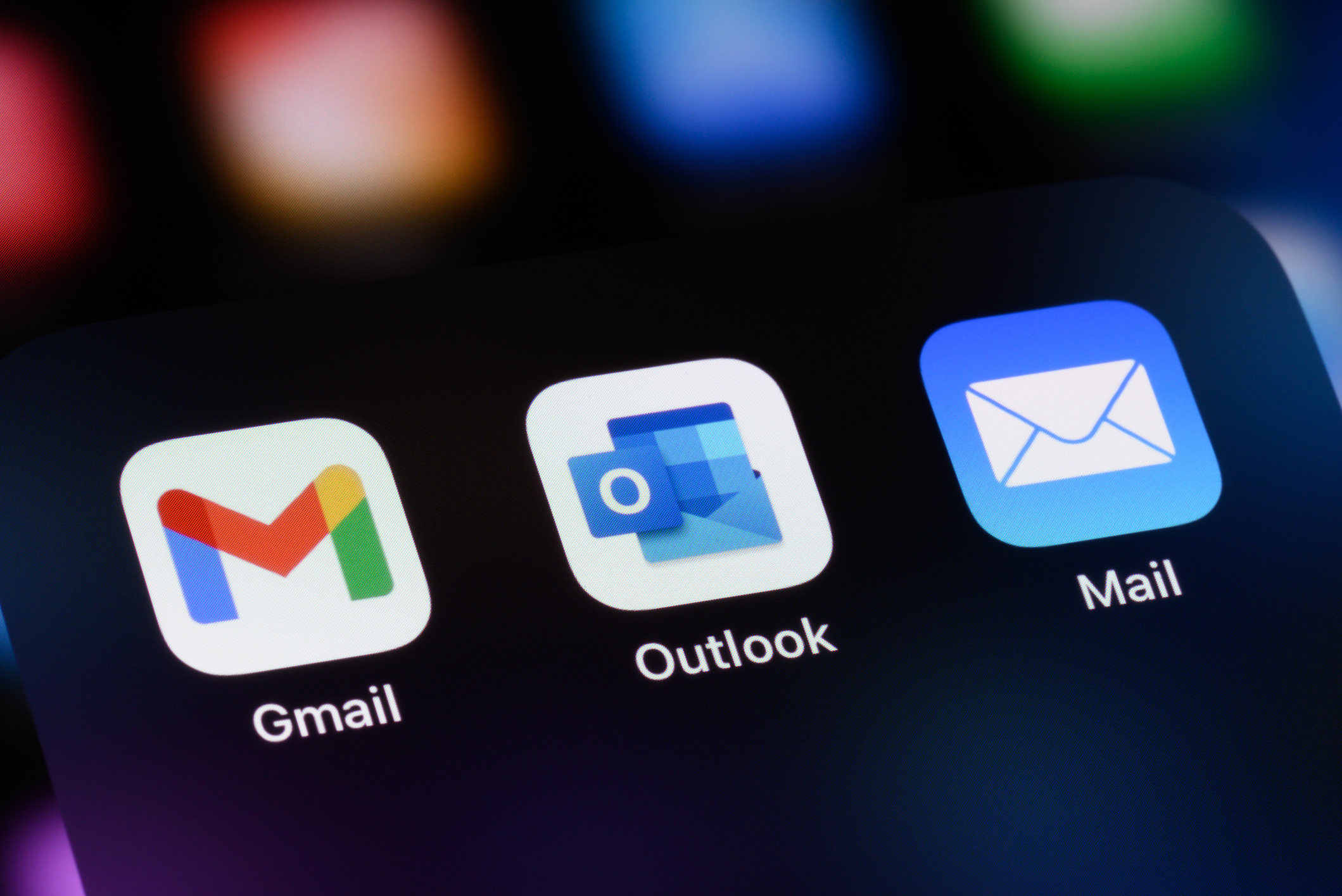 E-Mail-Apps - Gmail, Outlook, Apple Mail - Email Management - Manage Inbox with Getting Thinhs Done iStock-2201630657