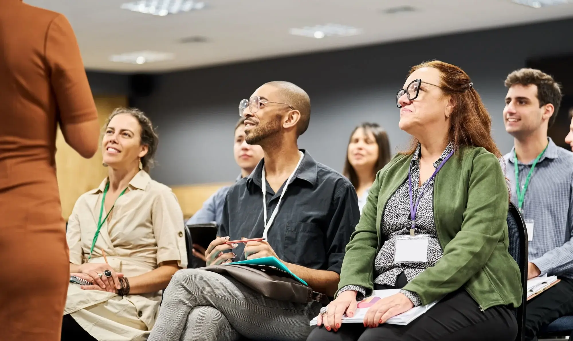 Diverse Gruppe bei Konferez iStock-1487907648