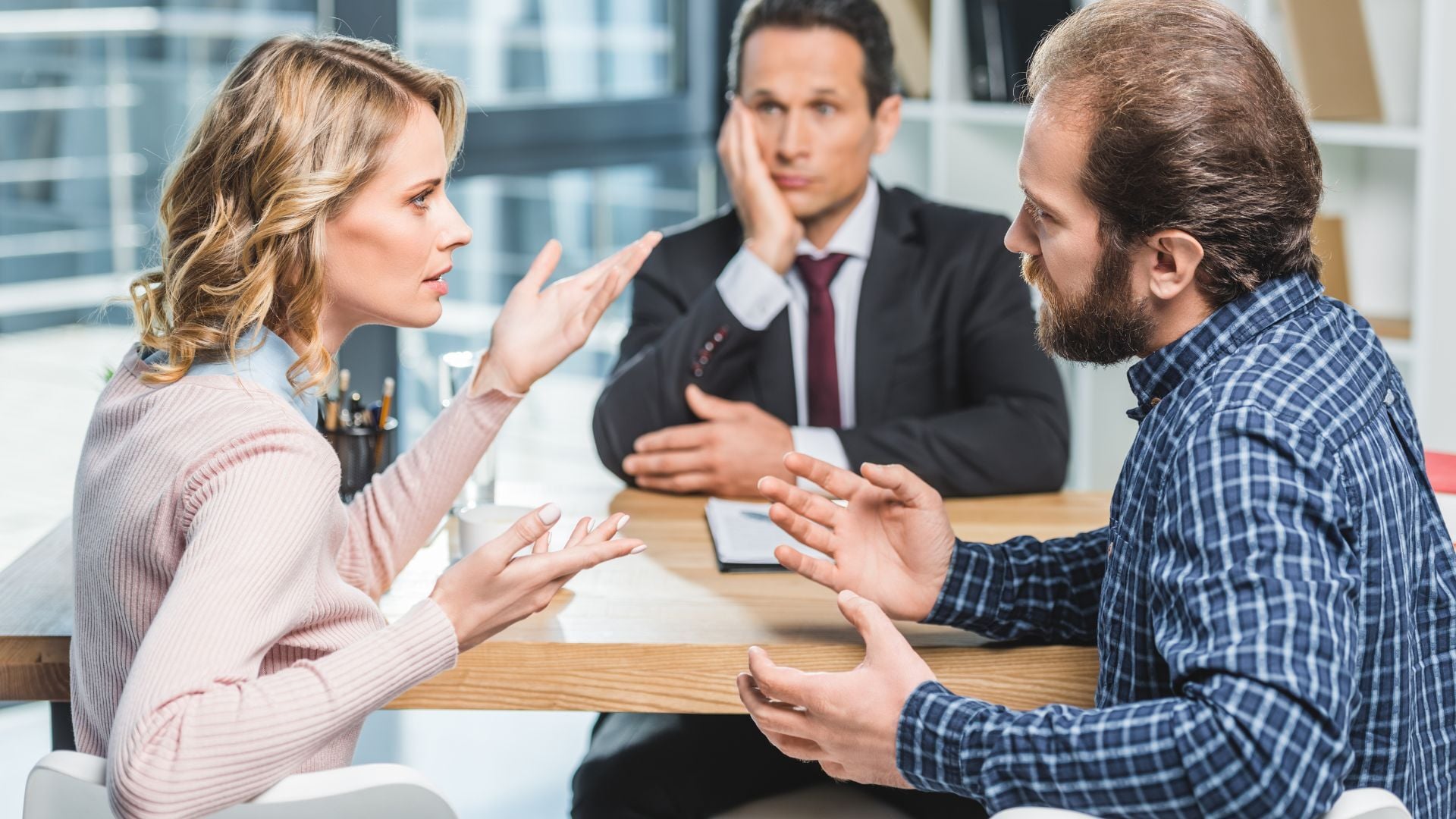 side view of people arguing at workplace_1920x1080
